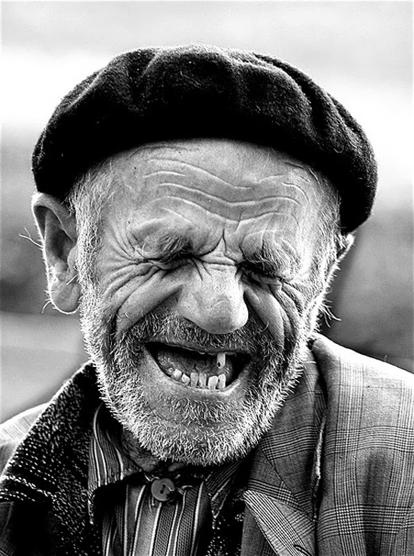 vieux rire sans dent