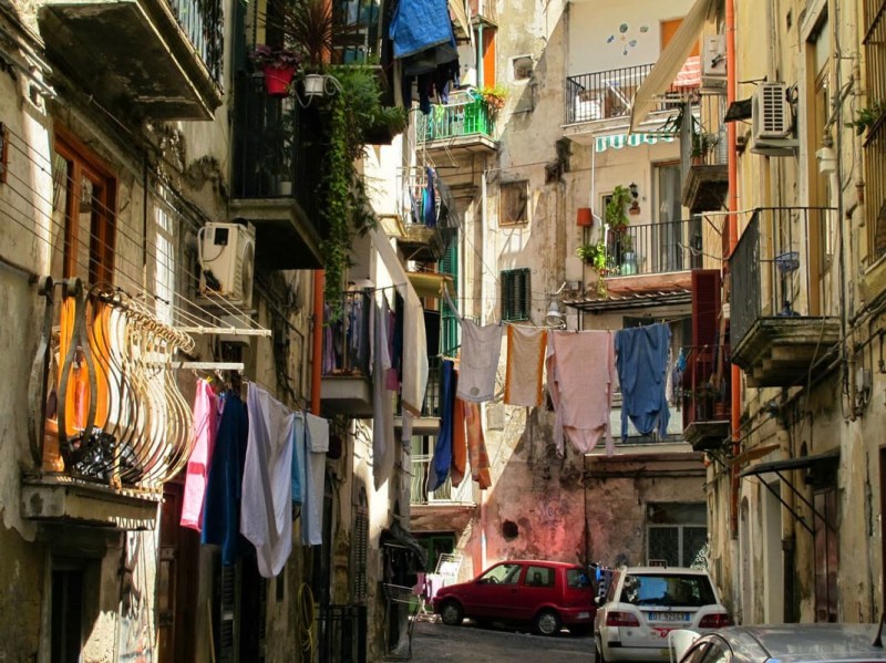 Cordes-à-linge-à-Naples-Italie.jpg