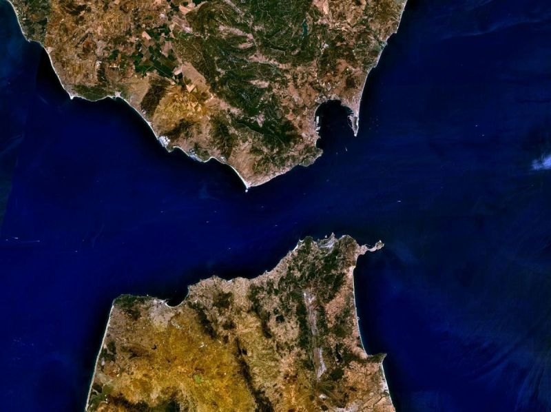 1200px-Strait_of_Gibraltar_5.53940W_35.97279N