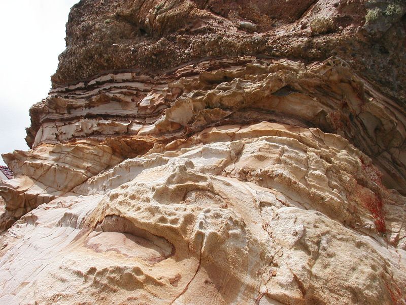 1200px-Conglomeratereyes