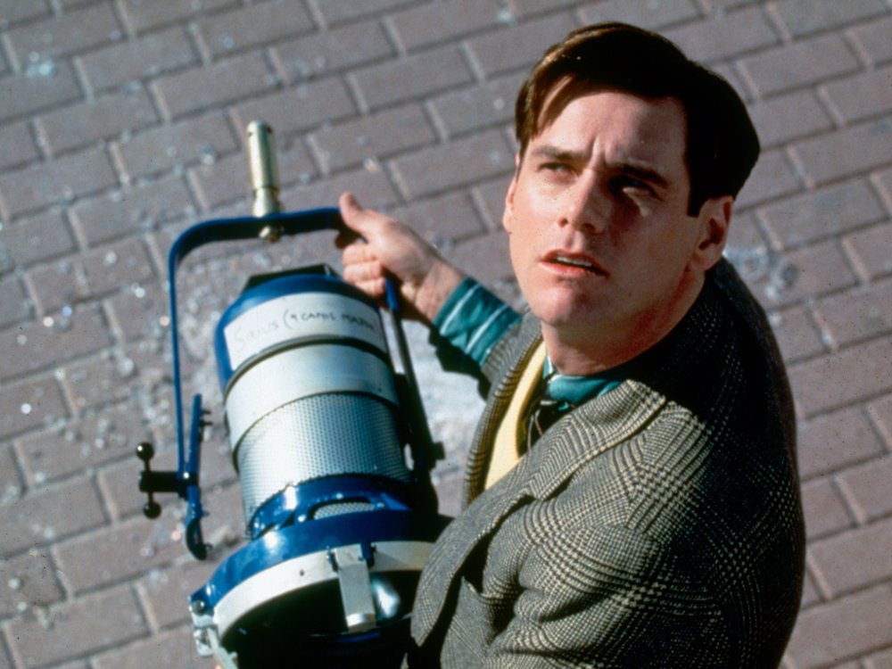 truman-show-the-1998-002-jim-carrey-holding-machine-bfi-00n-cqj.jpg